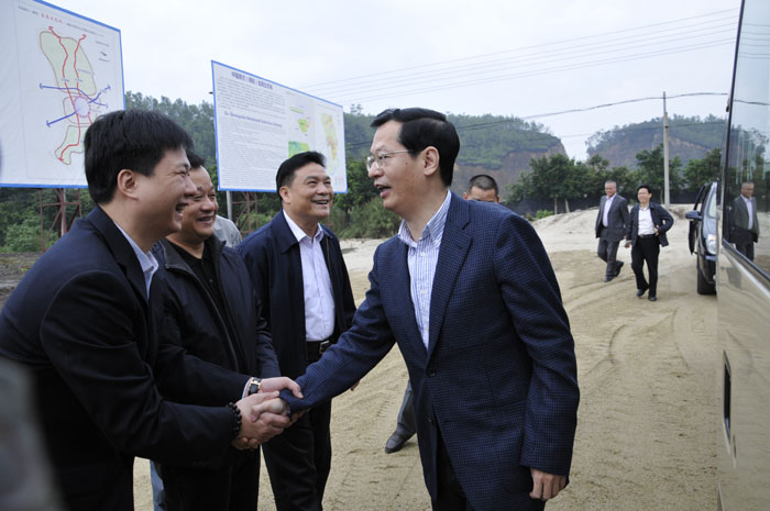 �����ί��ӛꐾGƽ�F(xi��n)��(ch��ng)�{(di��o)���е½������B(t��i)��