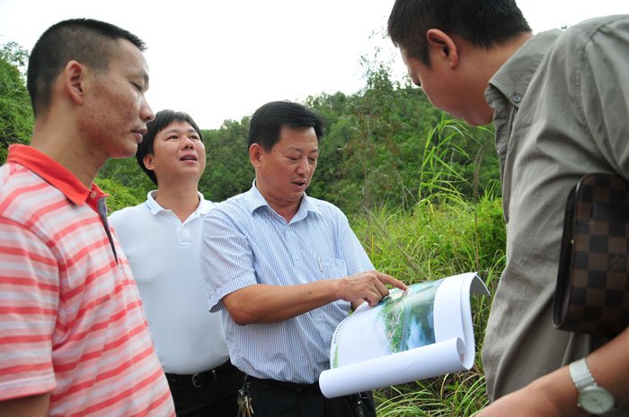 中德集團董事考察園區(qū)境內(nèi)水庫