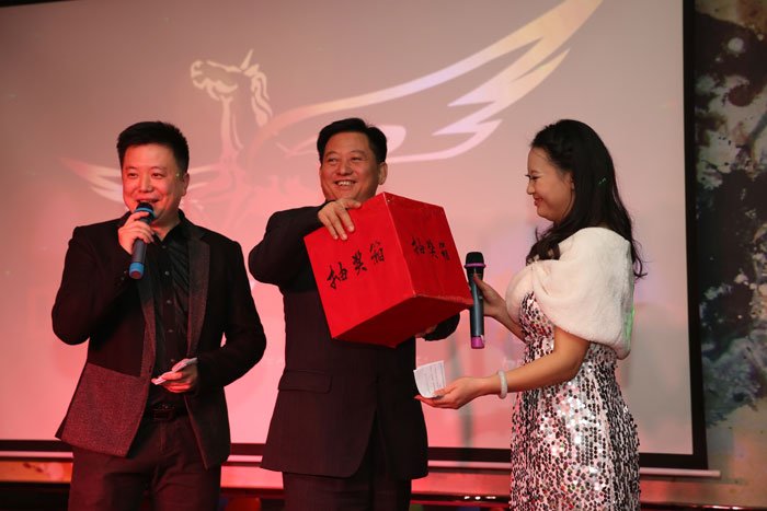 中德金屬集團(tuán)2013年度表彰大會(huì)暨春節(jié)聯(lián)歡晚會(huì)圓滿(mǎn)落幕