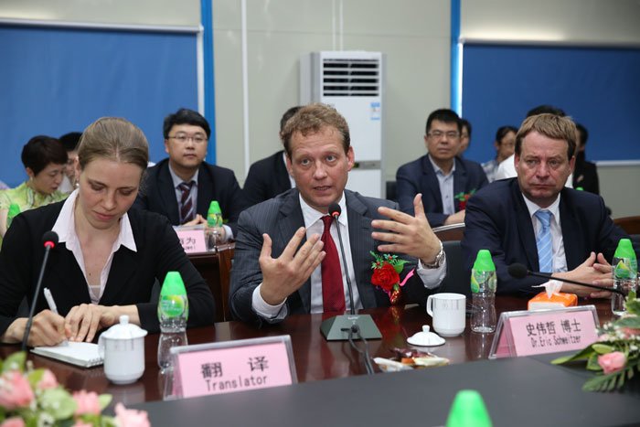 德國工商大會(huì)主席史偉哲談?wù)绾沃С謱?shí)體經(jīng)濟(jì)發(fā)展